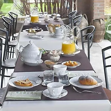 Couette-café Lisetta 4*